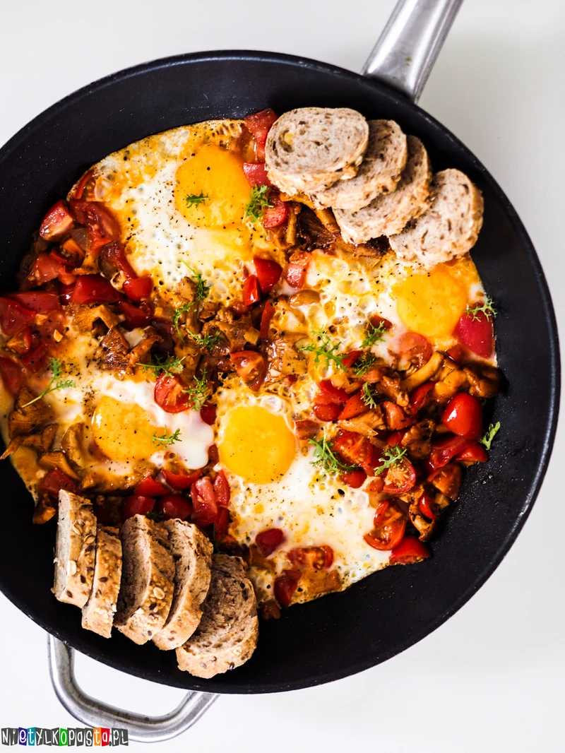 Szakszuka (shakshuka) z kurkami