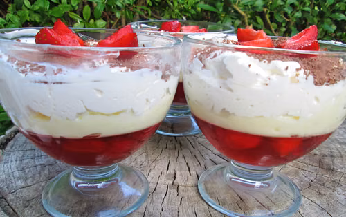 Rewelacyjny deser z truskawkami-3 warstwy (trifle)+FILM