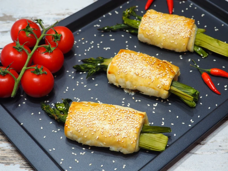 SZPARAGI W SZYNCE PARMEŃSKIEJ I CIEŚCIE FRANCUSKIM