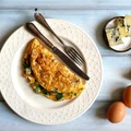 OMLET Z PIECZARKAMI I SEREM PLEŚNIOWYM