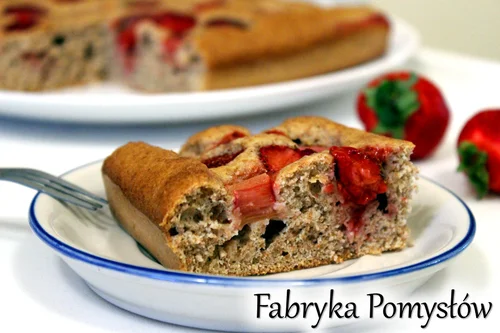 Pełnoziarniste ciasto z truskawkami i rabarbarem  (1 kawałek tylko 136 kcal!)