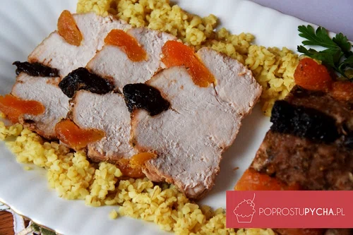 Schab z suszonymi morelami i śliwkami