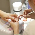 Bezpieczny manicure – jak dbać o zdrowie w salonie kosmetycznym