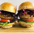 BURGERY Z FASOLI, CIECIORKI, PĘCZAKU I KURCZAKA