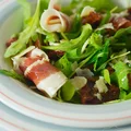 Sałatka z rukolą i szynką parmeńską