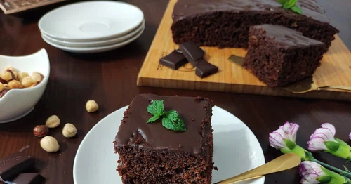 Szybkie ciasto czekoladowe z orzechami.