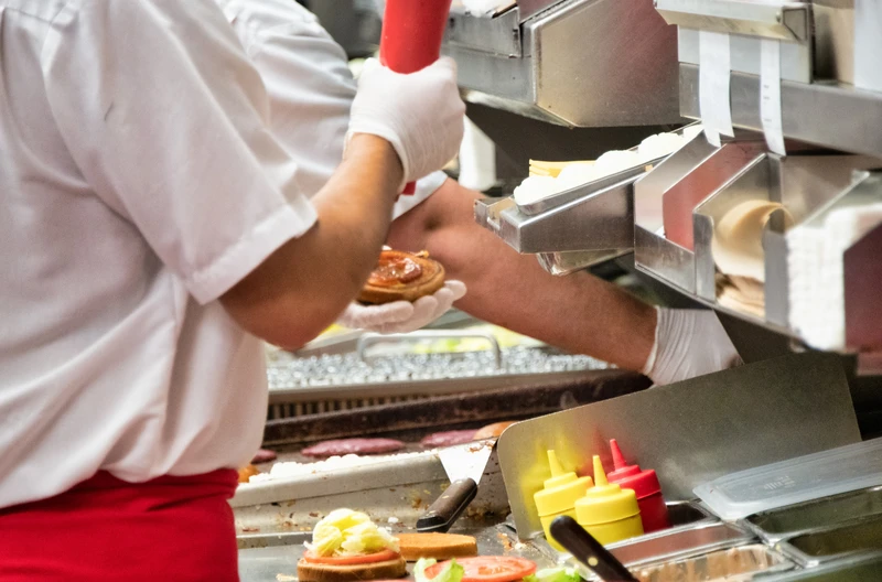 Nowa sieć fast foodów w Polsce! Zaskakujący smak zza oceanu!