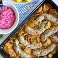 Kiełbasa pieczona z cebulą w pysznym sosie