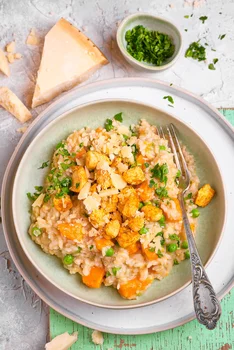 Risotto z dynią piżmową, zielonym groszkiem i kurczakiem