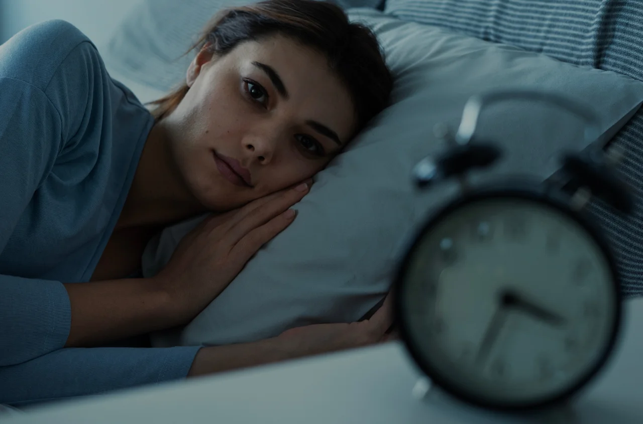 Budzenie się w nocy? Wiosna może zaburzać Twój sen