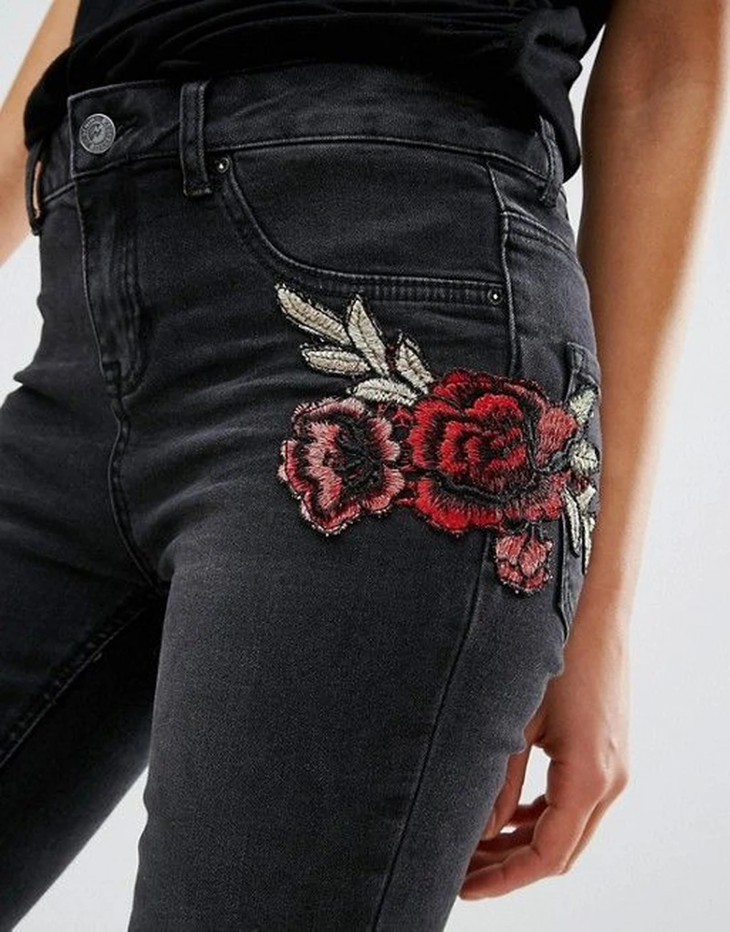 Haft na jeansach