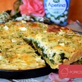 Tarta ze szpinakiem, kurczakiem, beszamelem oraz serem sałatkowym w kostce.