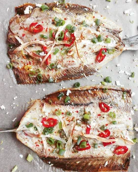 Pieczony śledź z chrzanem i chili