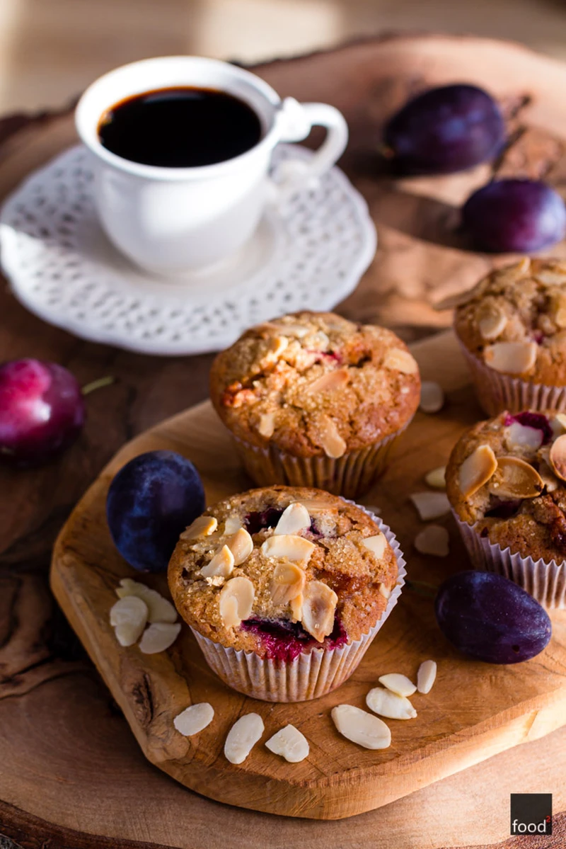 Gryczane muffiny ze śliwkami i marcepanem - food²