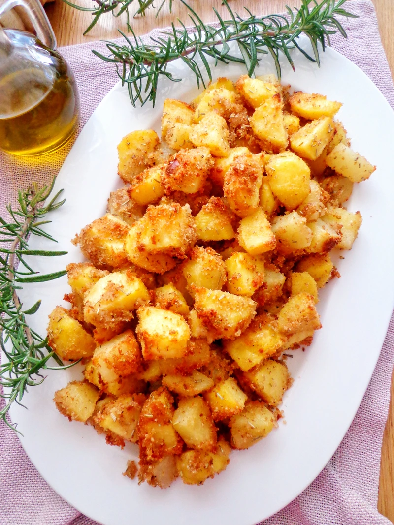 Pieczone ziemniaki  w parmezanowej panierce