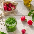 Pesto z liści rzodkiewki