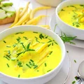 Obłędnie żółta zupa na lato z fasolką i cukinią