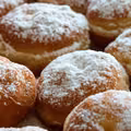 Ile kosztuje przygotowanie jednego pączka w domu? Cena robi wrażenie (WYLICZENIA)!