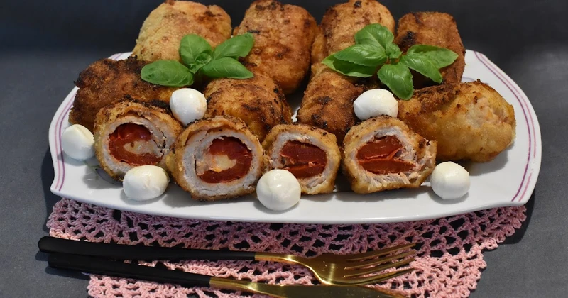 Roladki z mozzarellą i papryką