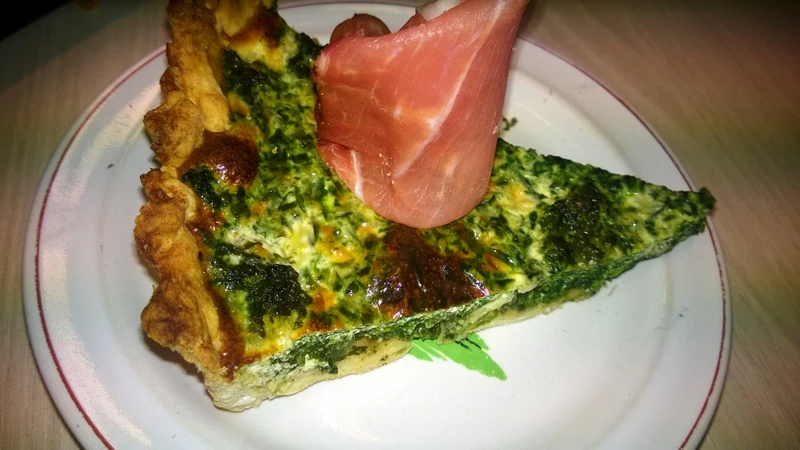 Quiche ze szpinakiem i serem feta
