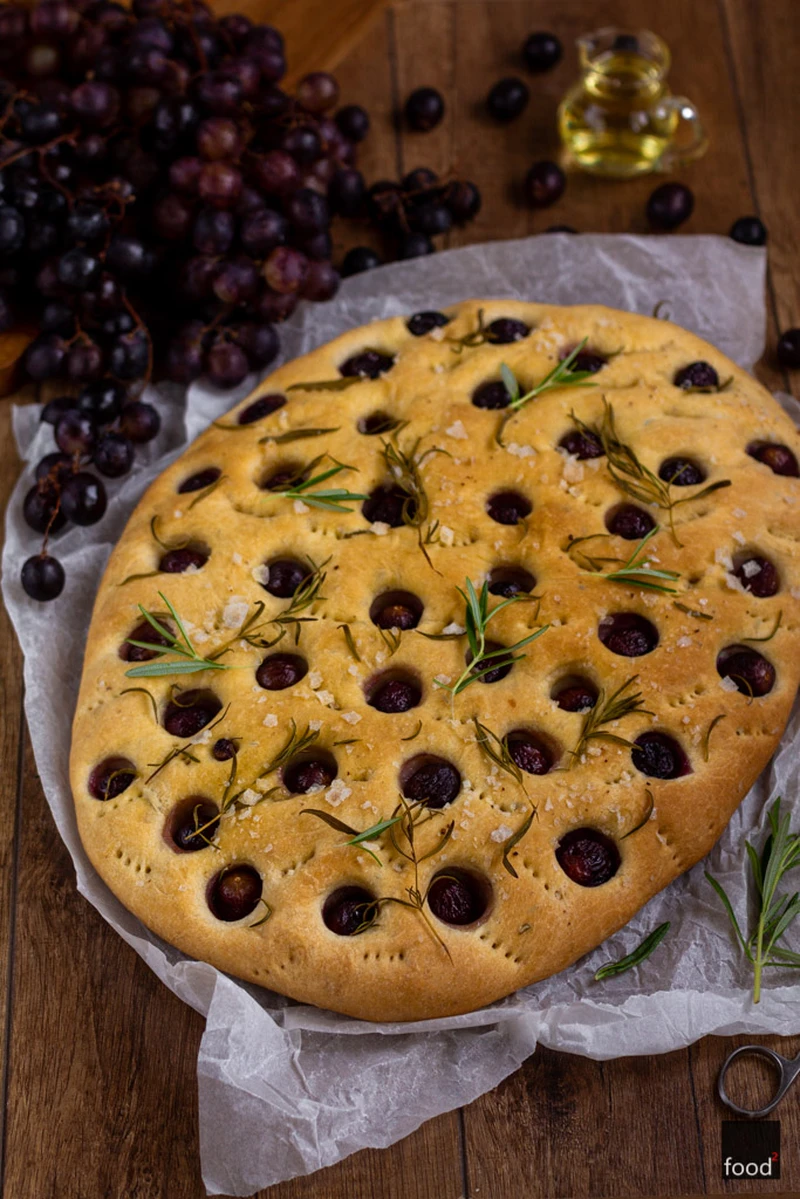 Foccacia z winogronami i rozmarynem