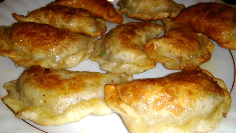 Pierogi z mięsem z rosołu i kiszoną kapustą