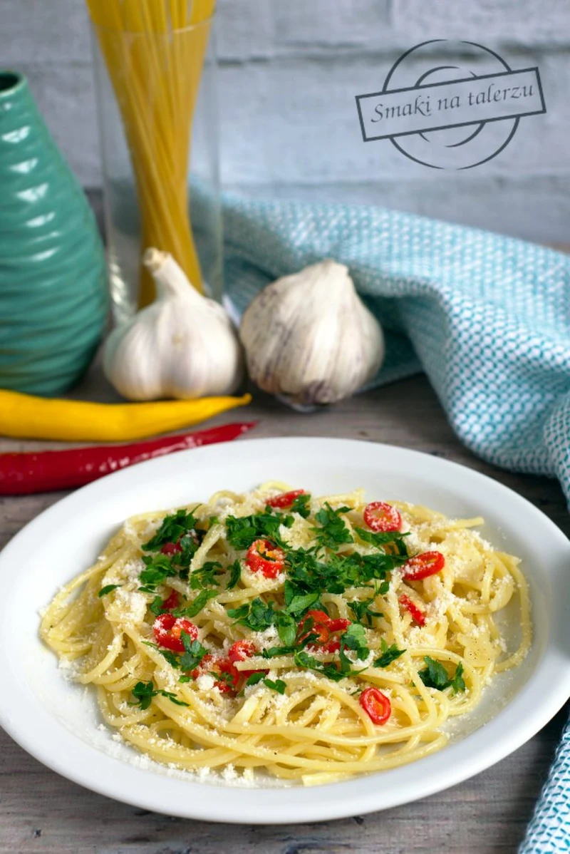 Spaghetti z oliwą chili i czosnkiem