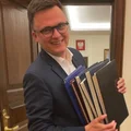 Ile wynosi majątek Szymona Hołowni? Oświadczenie majątkowe robi wrażenie!