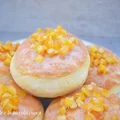 Pieczone pączki z konfiturą, lukrem i skórką pomarańczową