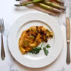 OMLET Z ZIELONYMI SZPARAGAMI I SUSZONYMI POMIDORAMI