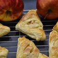 Trójkąciki z ciasta francuskiego