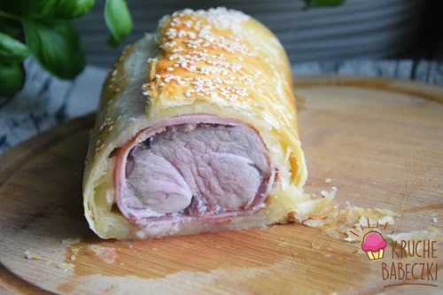 POLĘDWICZKA WIEPRZOWA PIECZONA W BOCZKU I CIEŚCIE FRANCUSKIM