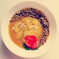 Zupa curry z imbirem i prażonym słonecznikiem
