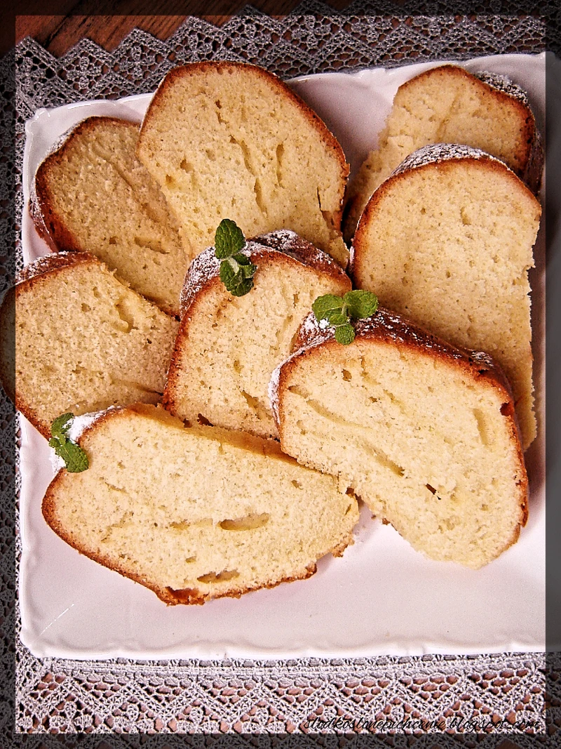 Babka na bitej śmietanie