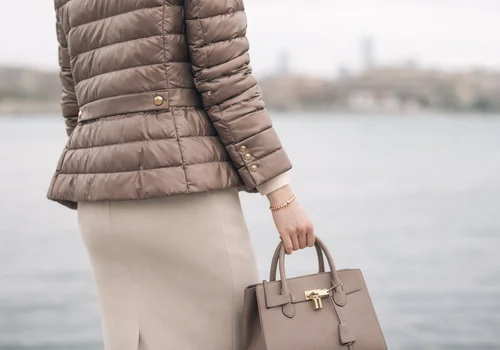 Jak stylizować elegancką kurtkę damską?