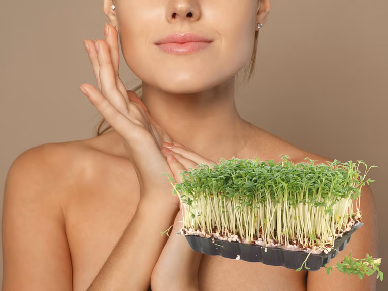 Rzeżucha a włosy i skóra – naturalny sposób na piękny wygląd bez drogich kosmetyków