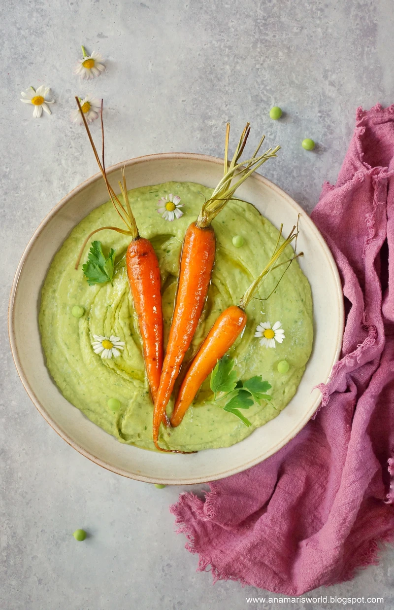 Hummus z pietruszki z karmelizowanymi marchewkami
