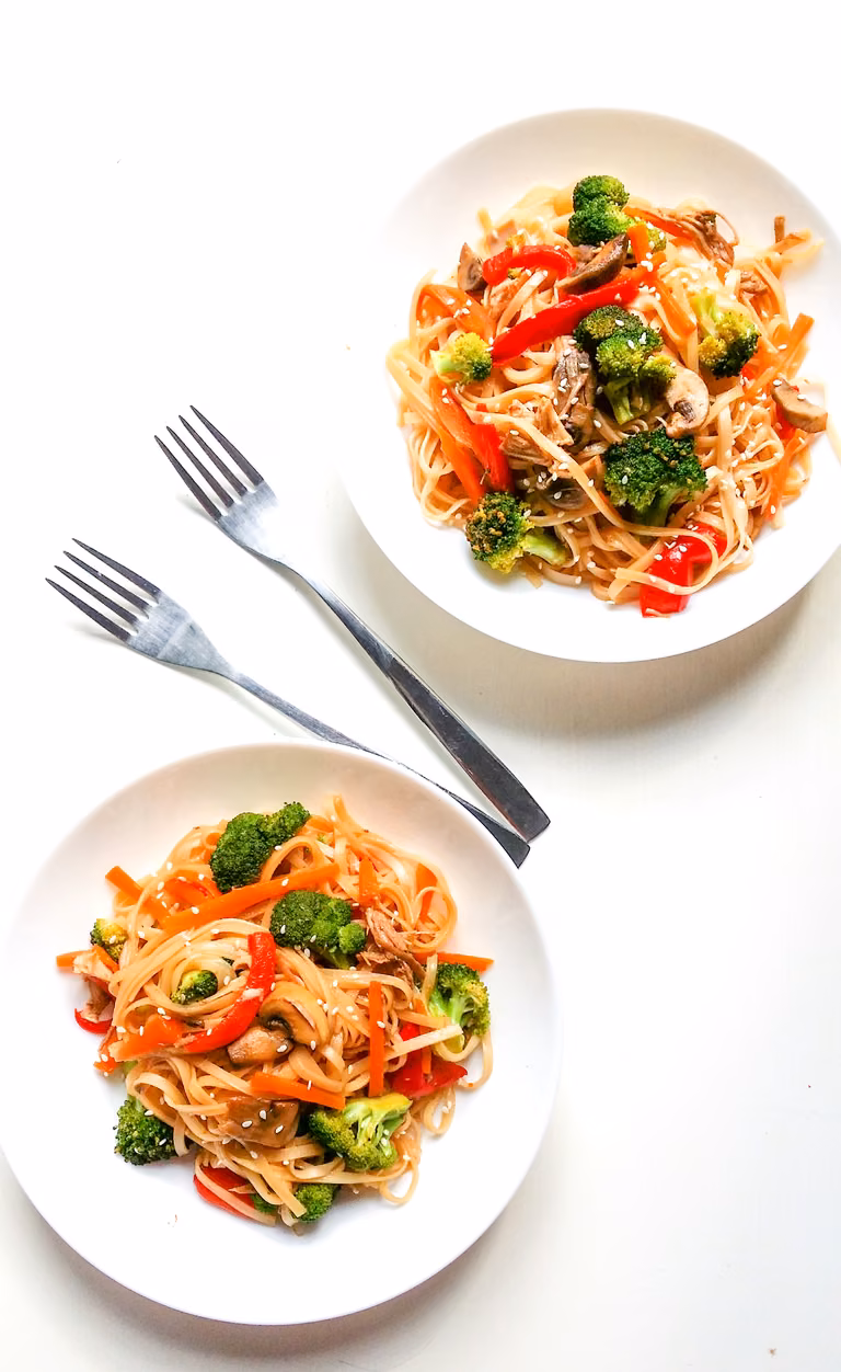 Szybki sezamowy stir-fry z warzywami