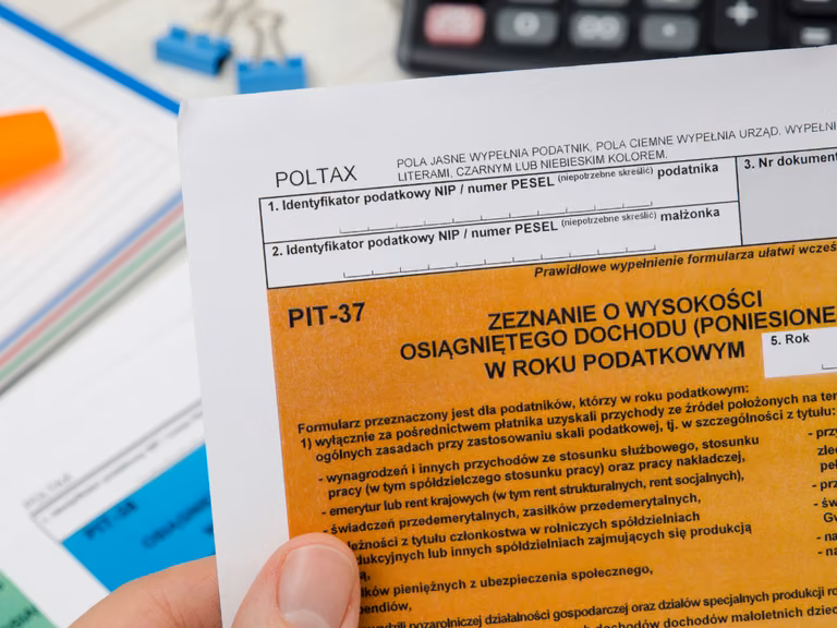 Obniżka podatku dochodowego z 17% na 12%. Czego rząd nam nie mówi?
