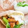 Gyros w chlebki Pita z domowym sosem Tzatziki