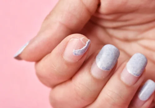 Manicure hybrydowy: Sekret pięknych paznokci czy pułapka? Dermatolodzy ostrzegają!