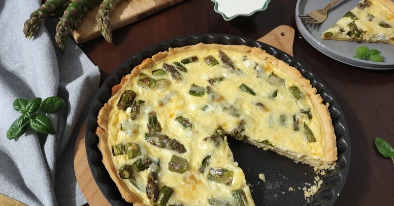Tarta ze szparagami.