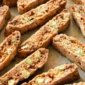 Toskańskie biscotti z pistacjami i białą czekoladą