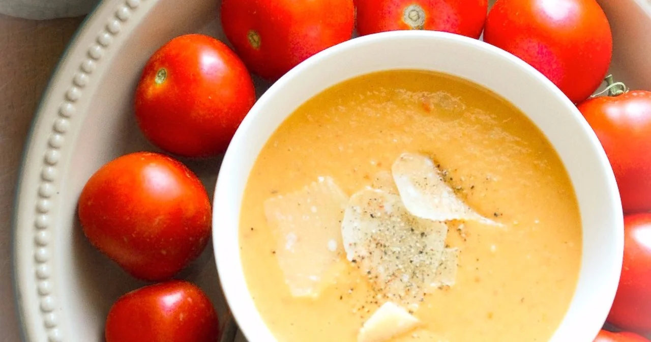 zupa z pieczonych pomidorów z czerwona soczewicą i parmezanem