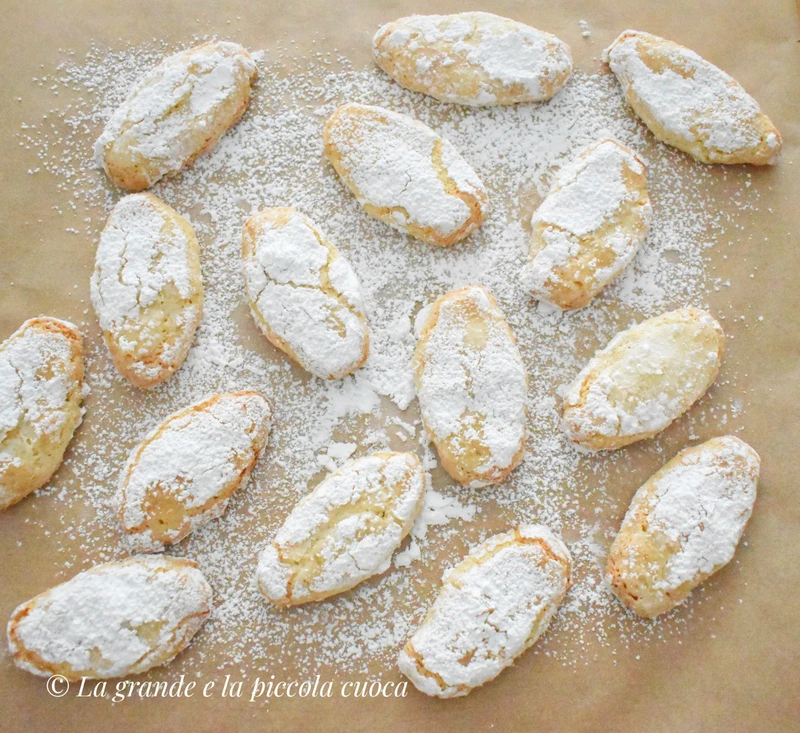 Włoskie ciasteczka marcepanowe "Ricciarelli"
