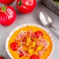 Salmorejo z brzoskwiniami