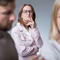 6 zachowań teściowych, które doprowadzają synowe do szału.