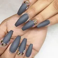 Grafitowe paznokcie