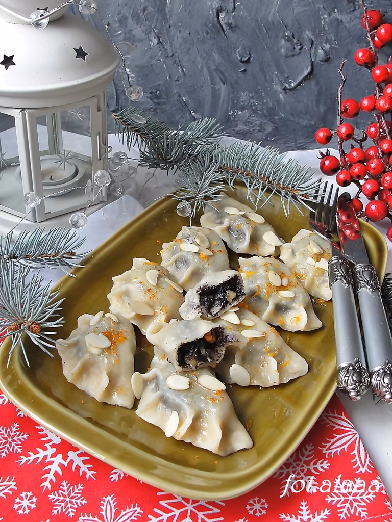Pierogi z makiem i skórką pomarańczową
