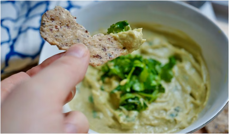 Delikatny Dip z Białą Fasolą, Serkiem Ricotta i Awokado